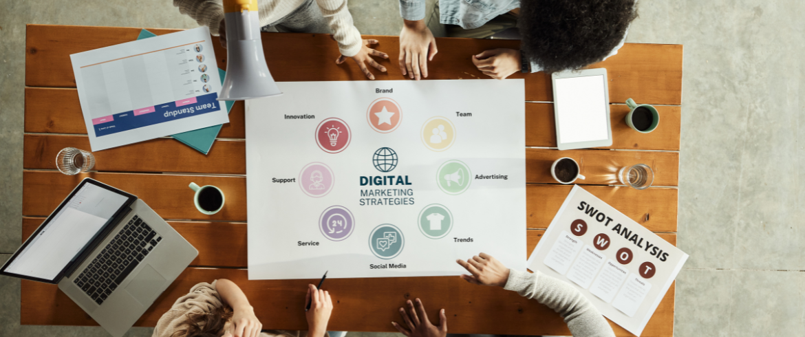 A group of professionals offering and receiving agile content marketing services.